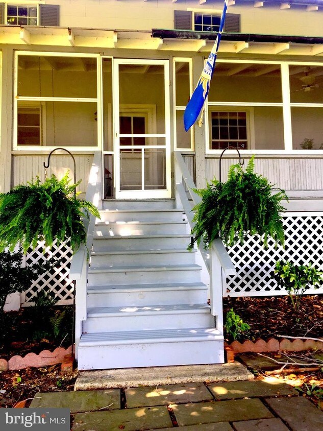 Primary Photo - 5004 Calvert Dr