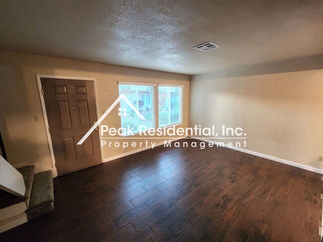 Building Photo - 2 br, 1.5 bath House - 8611 La Riviera Dr #C