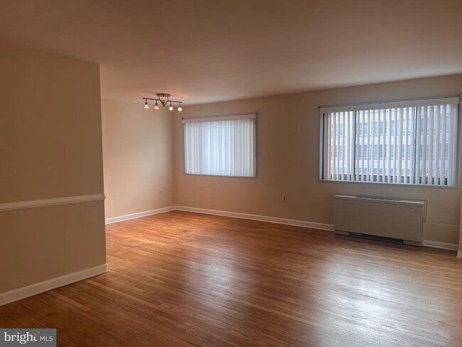 Foto del edificio - 1200 S Arlington Ridge Rd