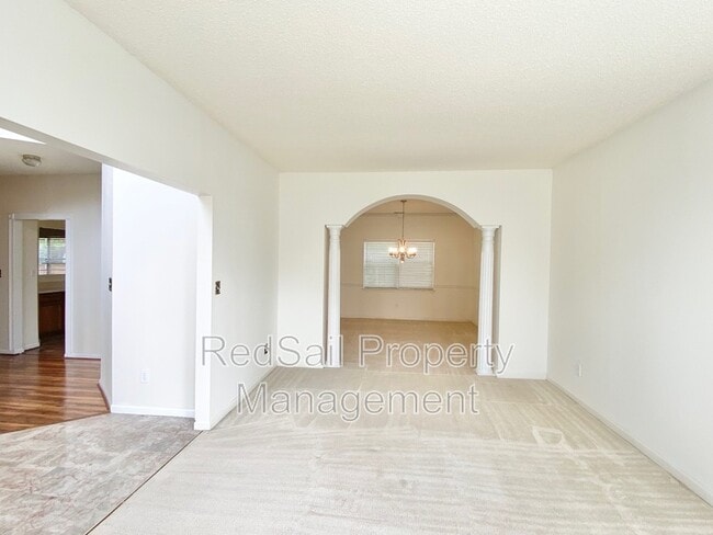 Building Photo - 889 Holbrook Dr