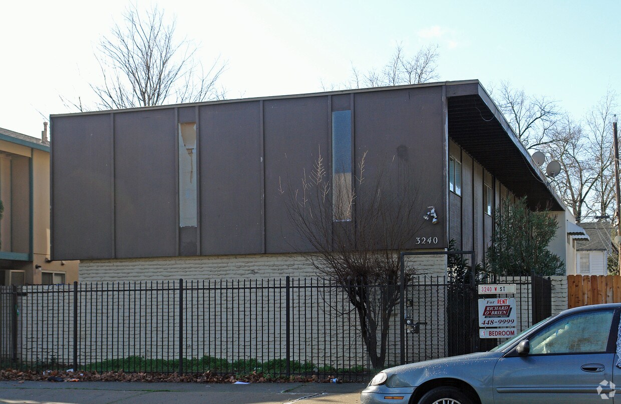 Foto del edificio - 3240 W St