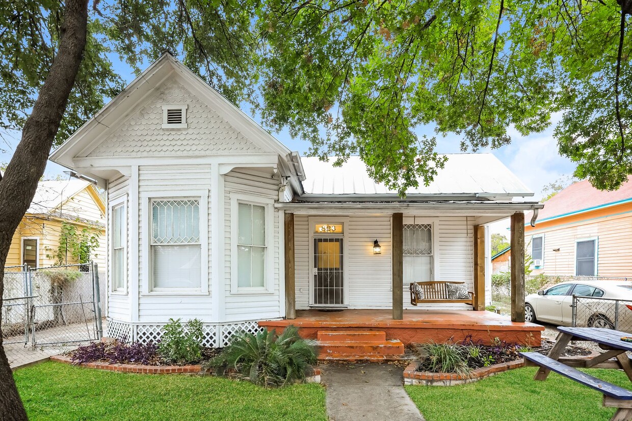 Charmer Close to Downtown! - Charmer Close to Downtown!