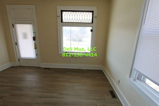 Building Photo - We Pay Water! Recently Renovated 1 Bed, 1 ...