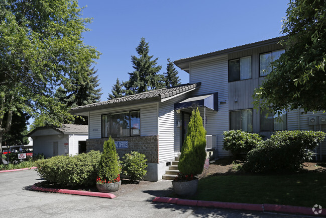 Building Photo - Lake Crest Apartments