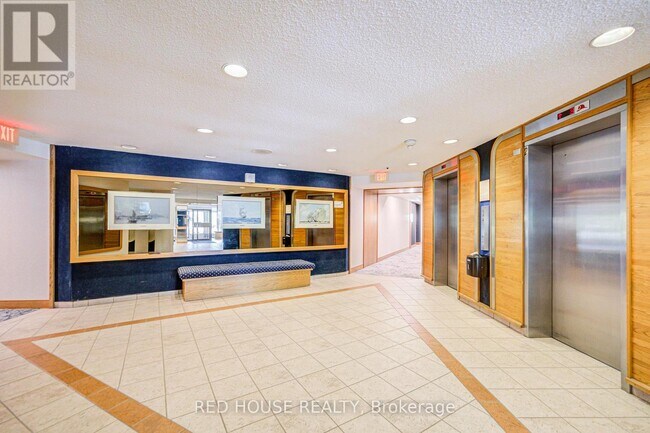 Photo du bâtiment - 5250-5250 Lakeshore Rd.