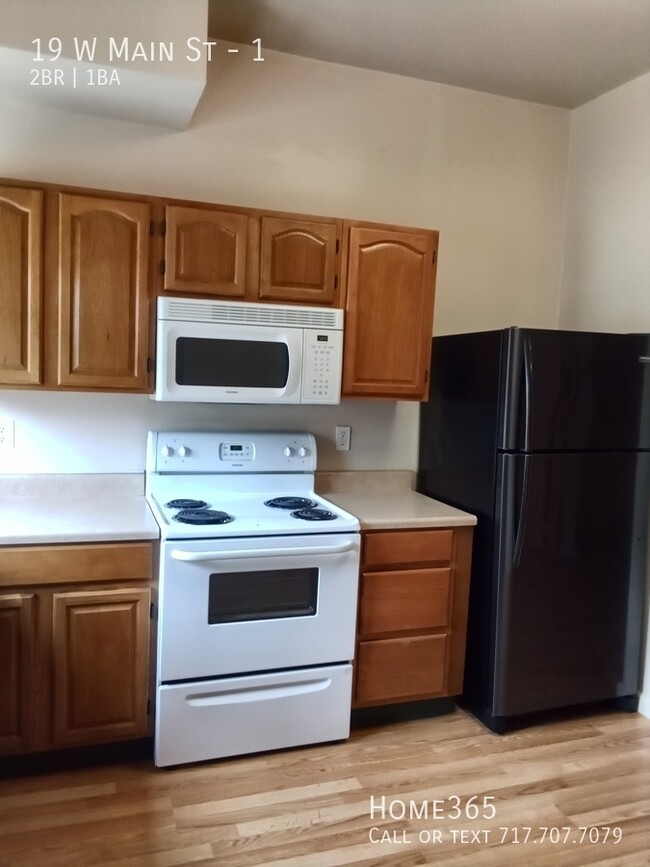 Building Photo - Nice sized 2 bedroom apartment