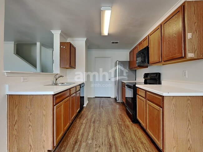 Building Photo - 2804 Lake Vista Dr
