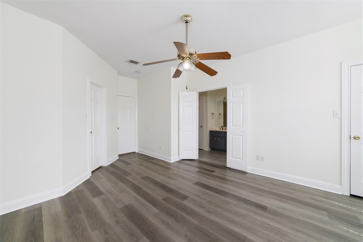 Building Photo - 1408 S Friendswood Dr