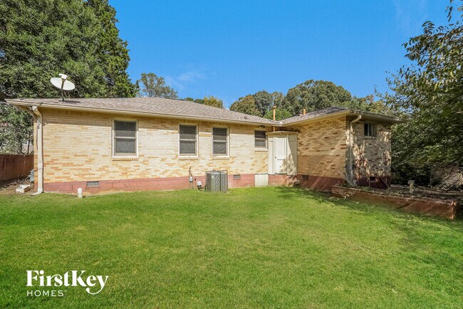 Building Photo - 61 Springside Dr SE