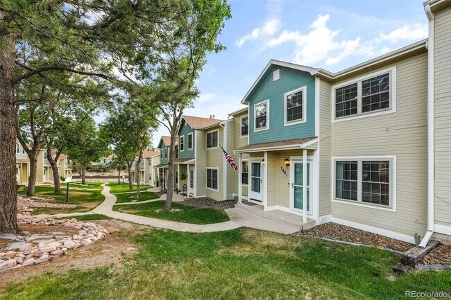Foto del edificio - 7941 Lexington Park Dr