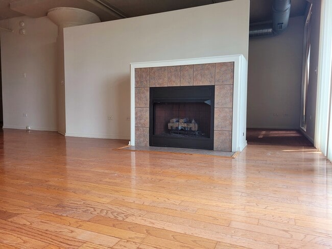 Building Photo - 1524 S Sangamon St