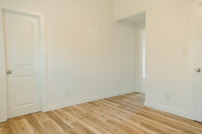 Building Photo - 4406 Helen St