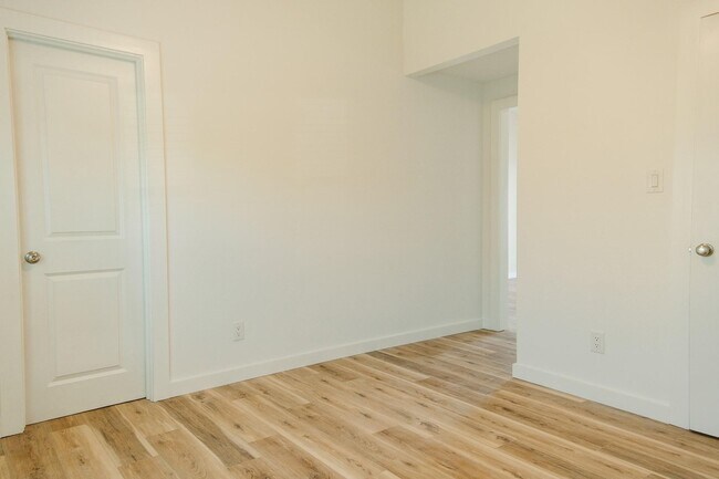 Foto del edificio - 4406 Helen St