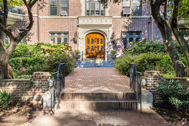 Building Photo - Tennis View Apartments