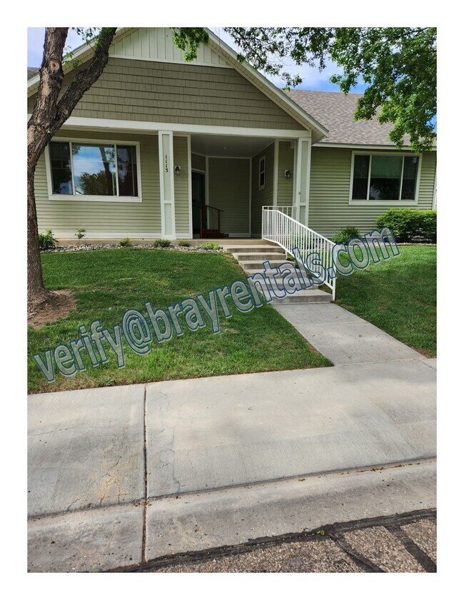 Building Photo - 1113 Primrose Ln