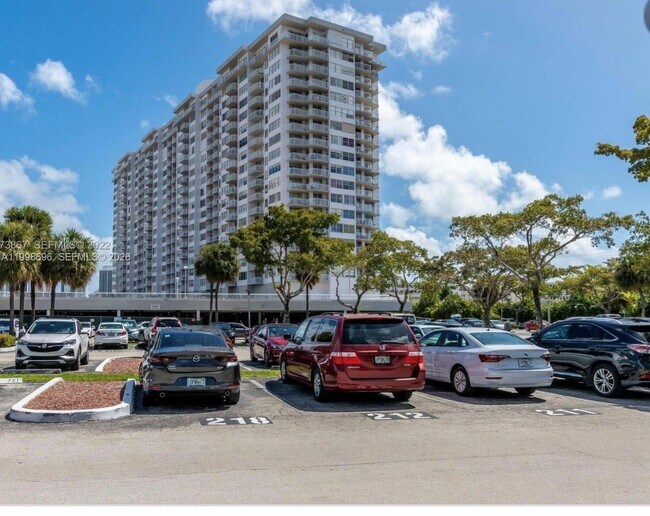 Building Photo - 18041 Biscayne Blvd