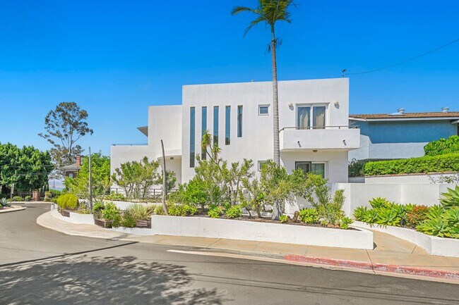 Foto del edificio - Gorgeous 3 Bed/3 Ba Home Tucked Away in the Quiet Canyons of Bankers Hill