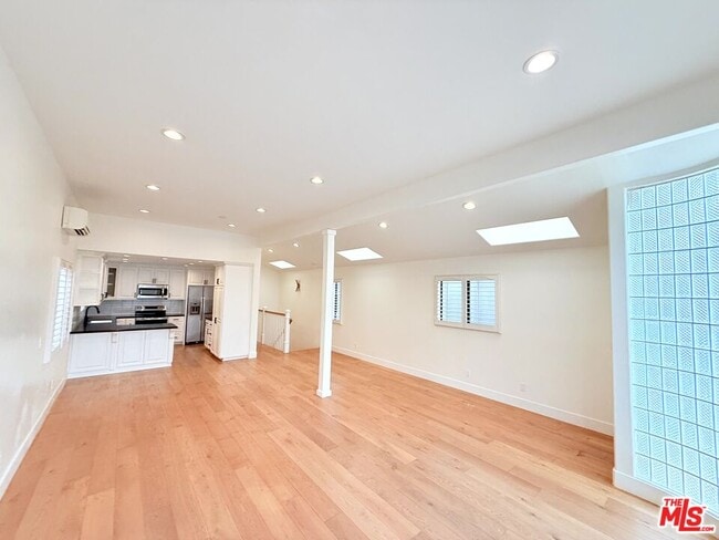 Foto del edificio - 1737 Steinhart Ave