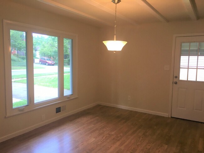 Building Photo - Lovely 3 BR/1 BA Single Family Home in Roc...