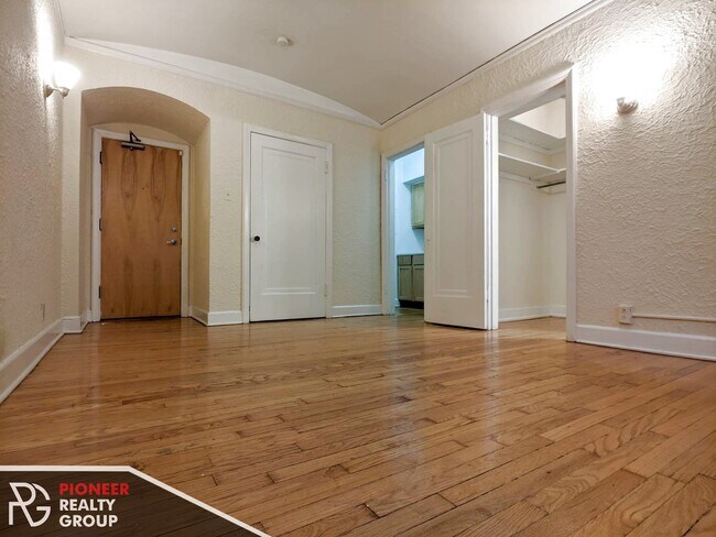Foto del edificio - 556 W Arlington Pl