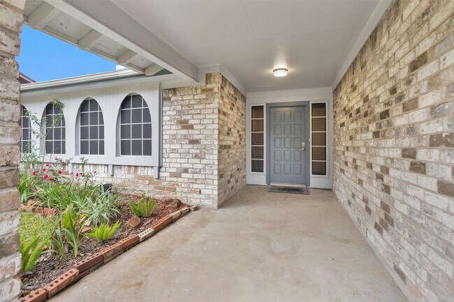 Foto del edificio - 16327 Green Shade Dr