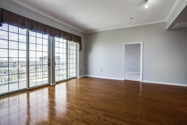 Building Photo - 3225 Turtle Creek Blvd