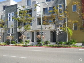Building Photo - 405 W 2nd Ave