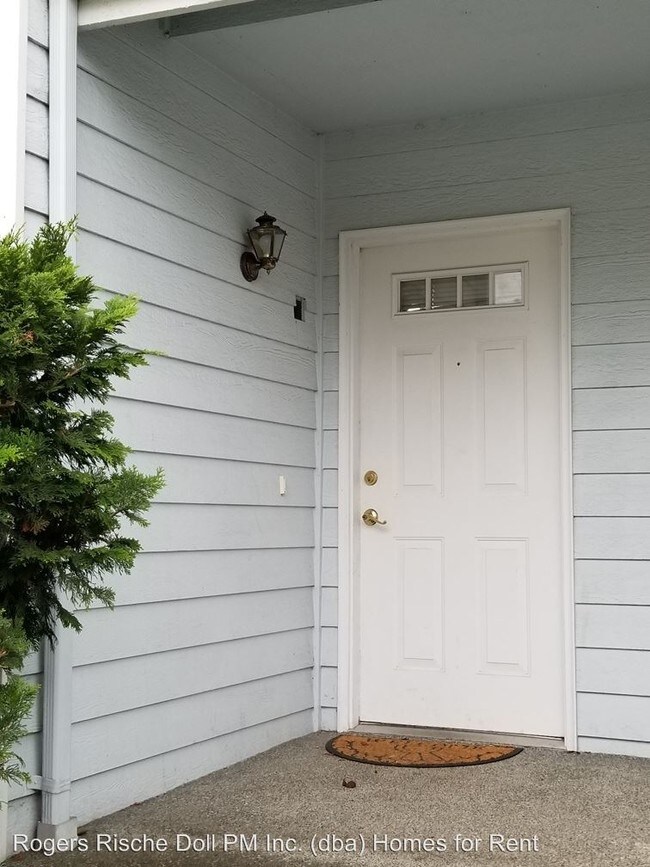 1121 SW Barrington Dr Unit Apt 1, Oak Harbor, WA 98277 Condo for Rent