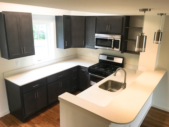 Interior Photo - Hilltop BP4