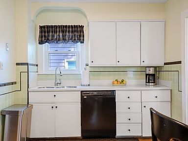 Building Photo - 1057 Morton St