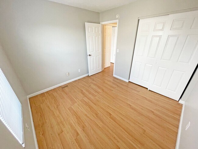 Building Photo - Welcoming Single Family in Dayton!