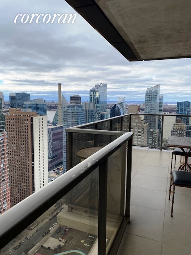 Foto del edificio - 161 W 61st St