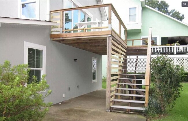 Foto del edificio - 3 Level home 3 BD/ 2.5 BTH