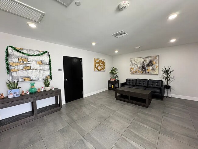 Foto del edificio - 4383 N Sepulveda Blvd