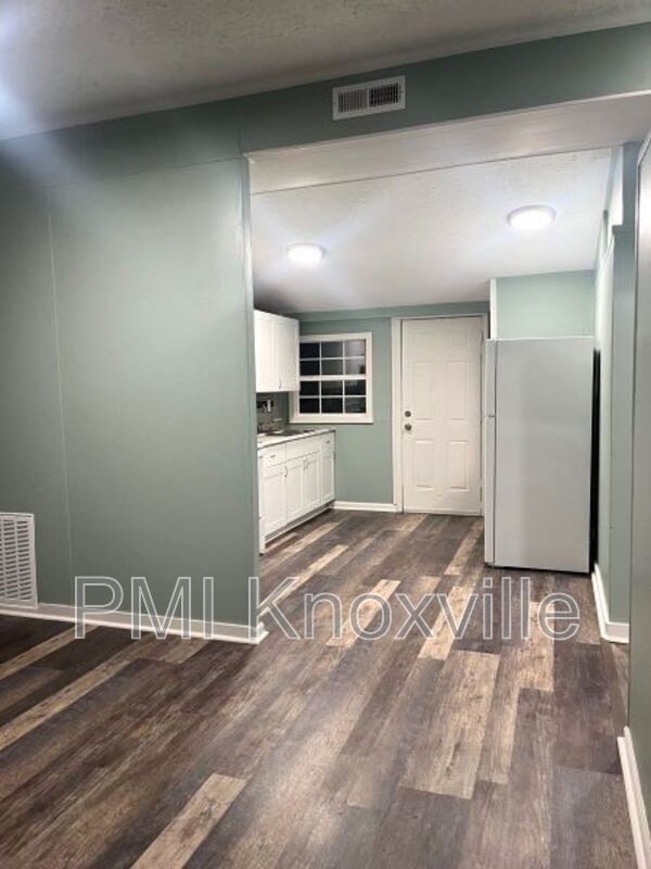 Foto del edificio - 720 Jonathan Ave