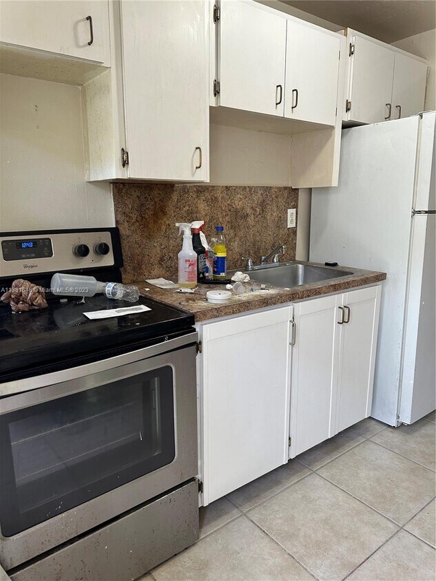 Primary Photo - 2645 NW 21st Ave