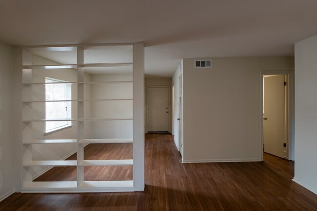 Building Photo - Patiohouse Apartments
