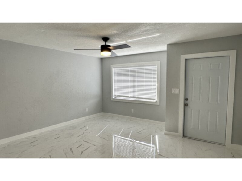 Foto principal - 2 bedroom 2 Bath Newly Upgraded! Available...