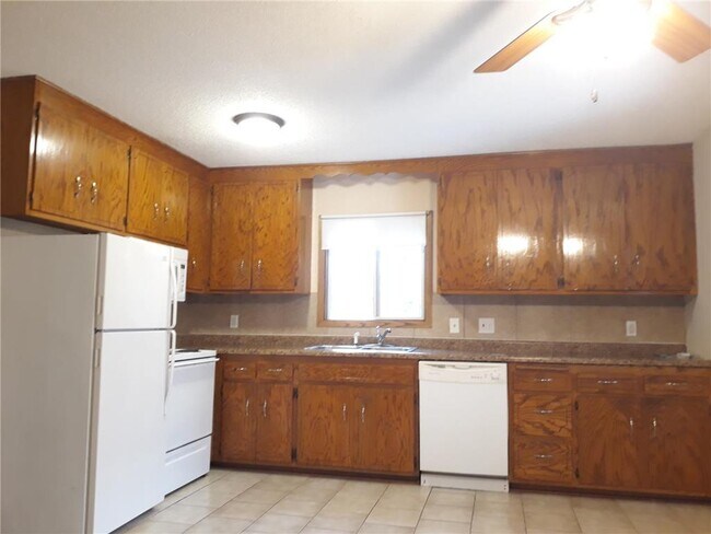 Building Photo - 9244 Syndicate Ave