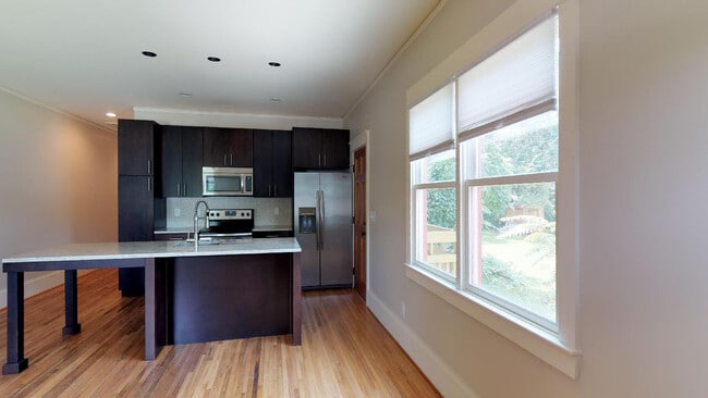 Building Photo - Beautiful Renovated Duplex in Wilmore!