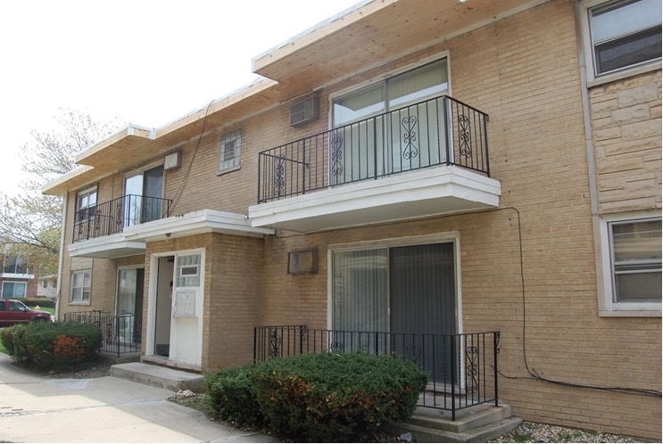 Building Photo - 15210-14 Chicago Rd