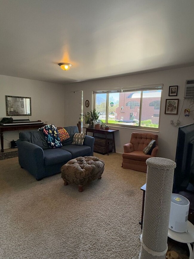 Building Photo - 2 Bedroom Apartment