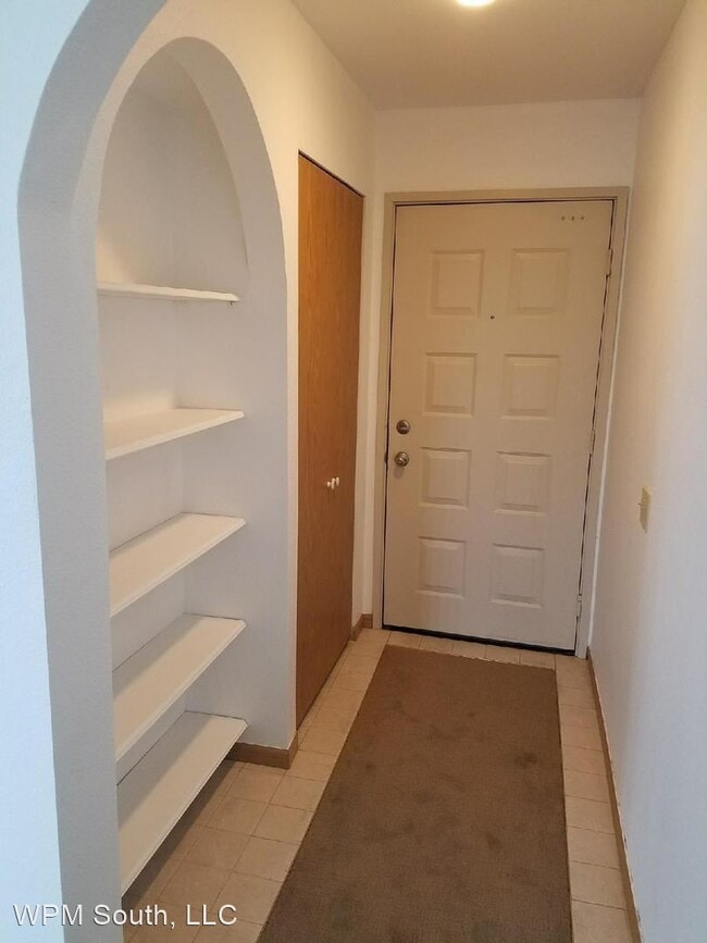 Building Photo - 1 br, 1 bath House - 625 N Jackson Ave #B-31