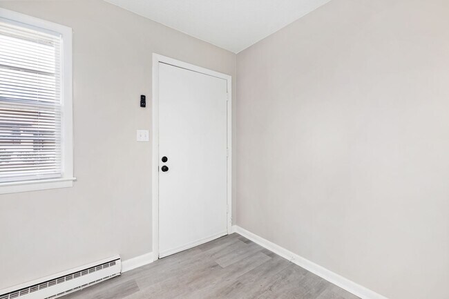 Building Photo - Updated 2 Bedroom Apartment in Carrboro