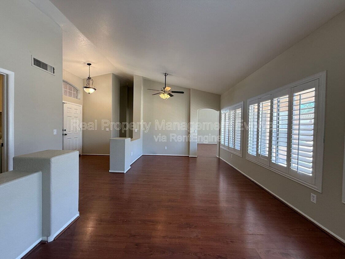 Photo - 1007 West Cooley Drive