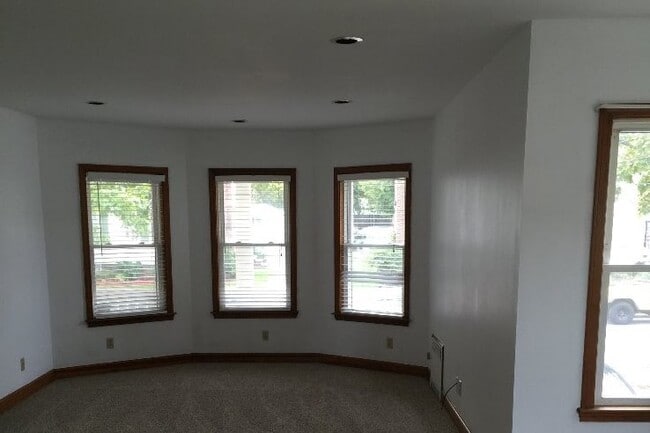 Building Photo - 17 Norfolk Ave