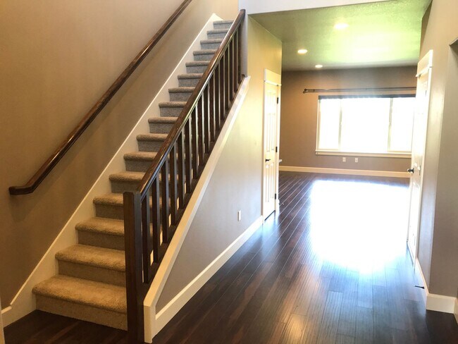 Foto del edificio - 3527 Northeast Crystal Springs Drive