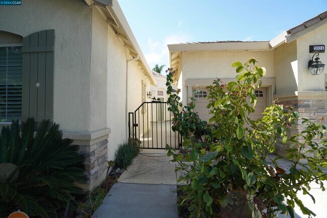 Building Photo - 2024 Great Meadow Ln