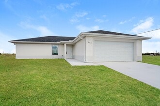 Building Photo - 1077 Capri Cir