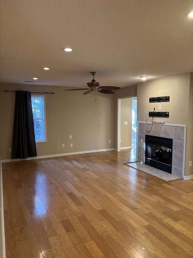 Foto del edificio - 480 Spring Lake Dr